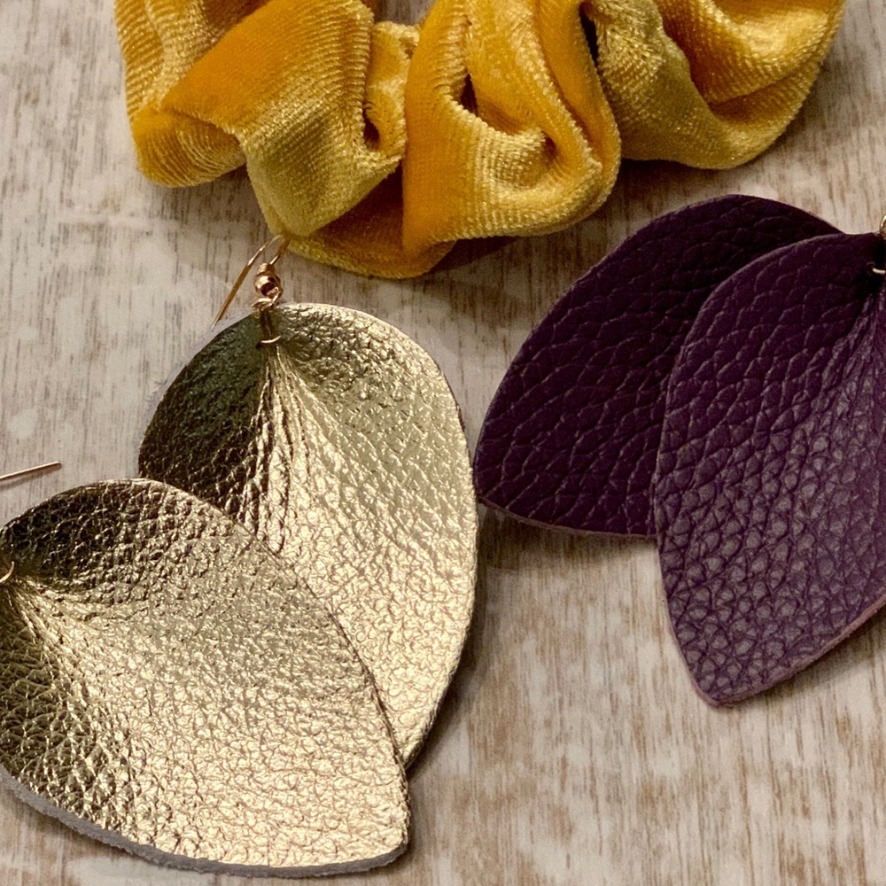 [ HANDMADE ] leather earrings || leaf
